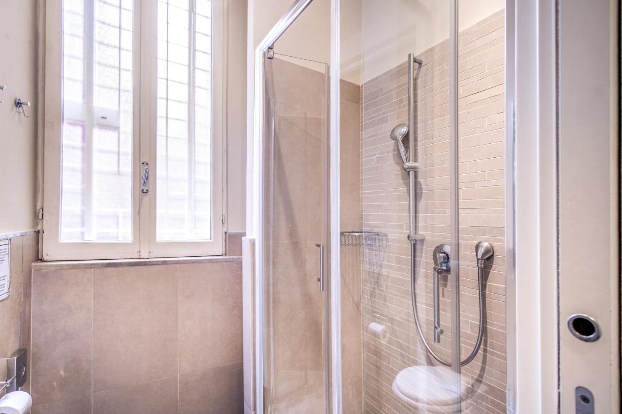 Holiday Apartment Bernini Near The Trevi Fountain - 4 Bedroom Roma Exterior foto