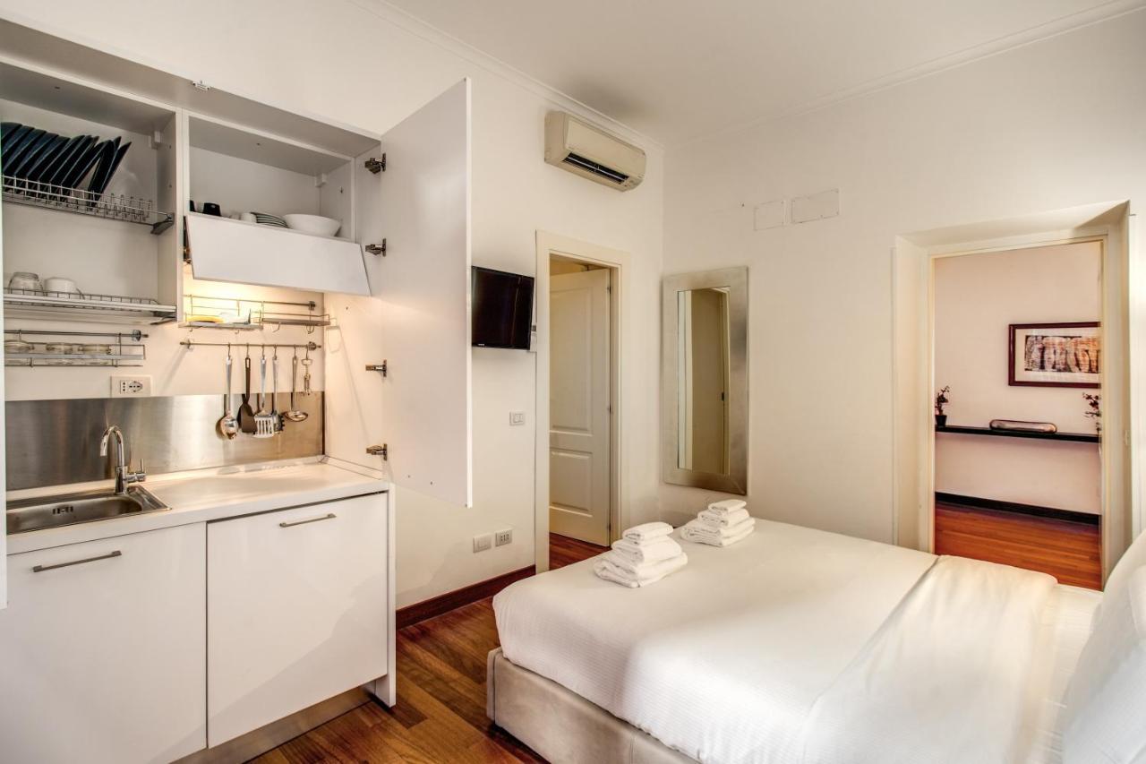 Holiday Apartment Bernini Near The Trevi Fountain - 4 Bedroom Roma Exterior foto